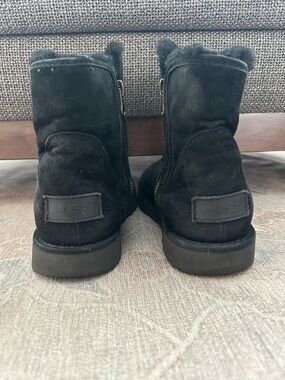 Black Ugg zip up ankle boots!